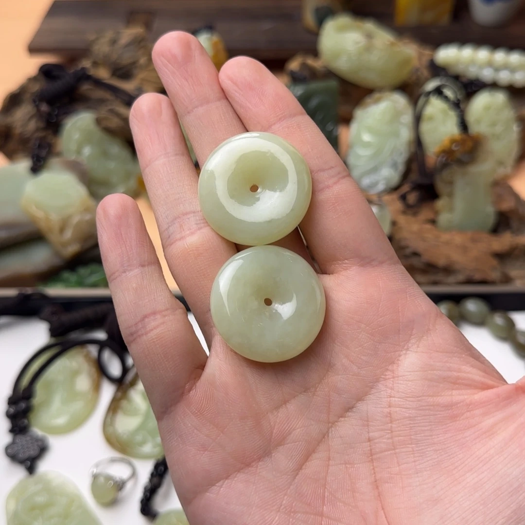岫岩老玉（透闪石质玉）未镶嵌颈饰随机发一 卡33mm