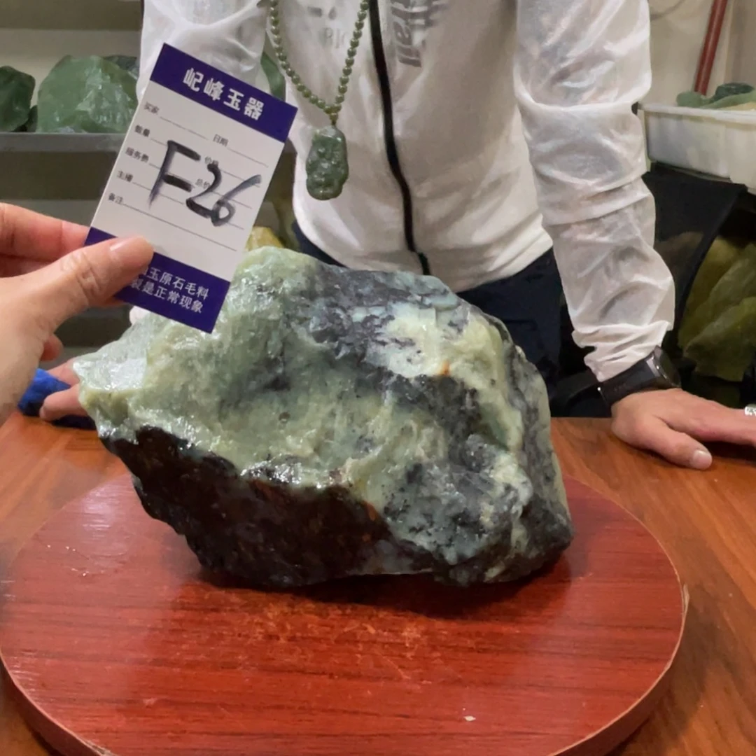 蛇纹石玉未镶嵌原石F26有裂痕