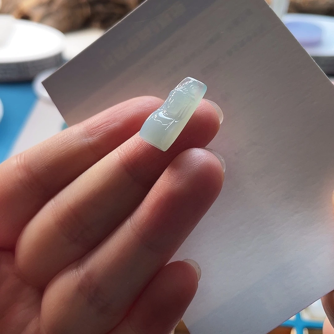 翡翠未镶嵌颈饰观音首