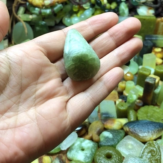 未镶嵌岫玉吊坠岫