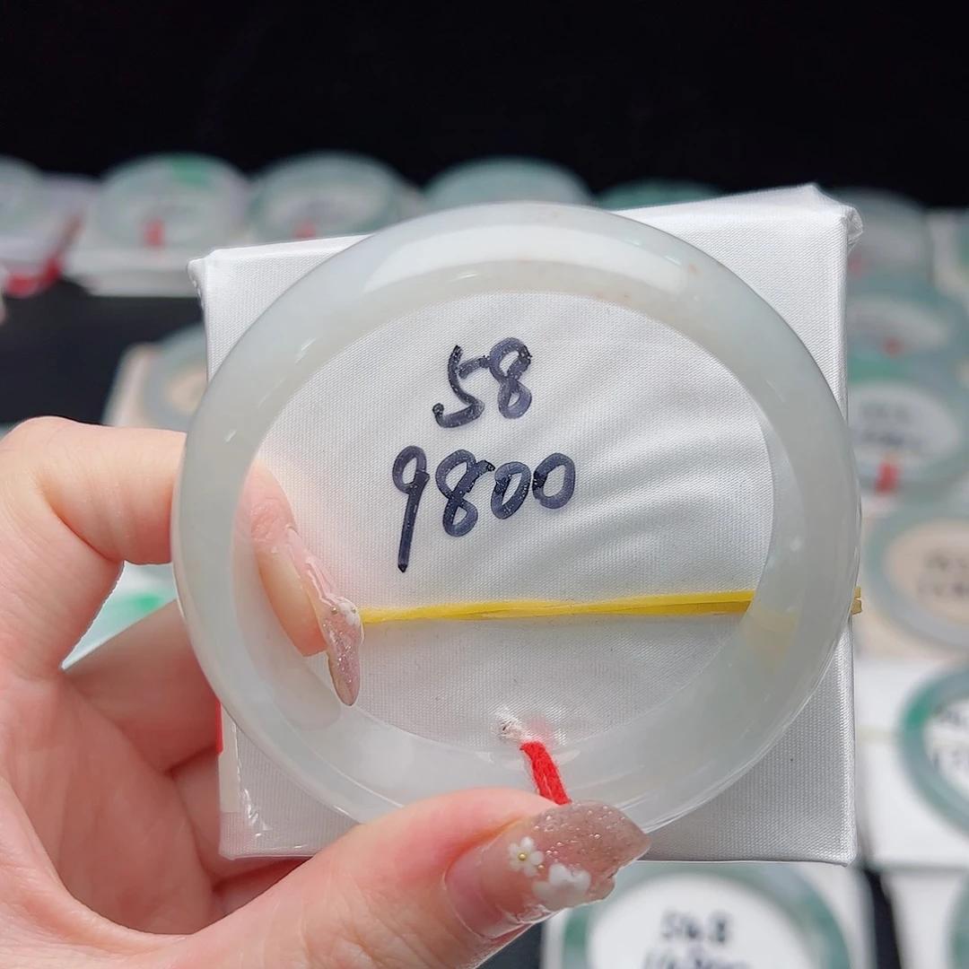 翡翠手镯未镶嵌天然