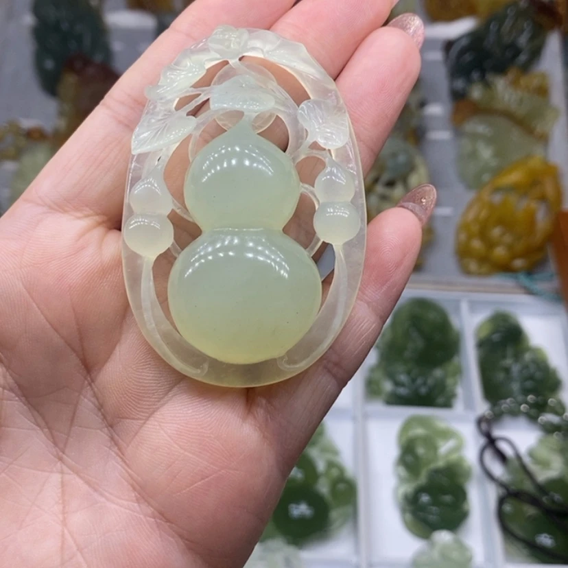 【闪购商品】蛇纹石玉颈饰未镶嵌王***妈