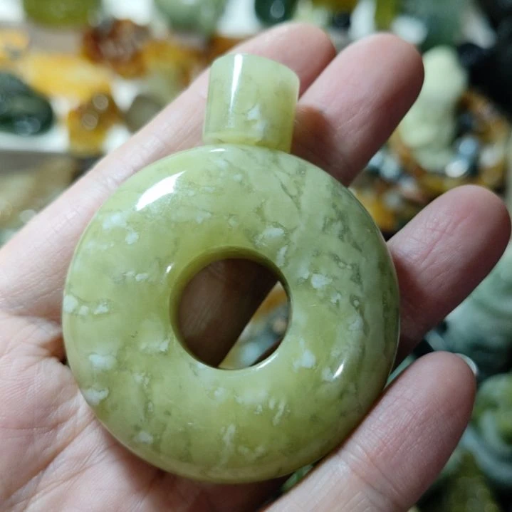岫玉未镶嵌平安扣