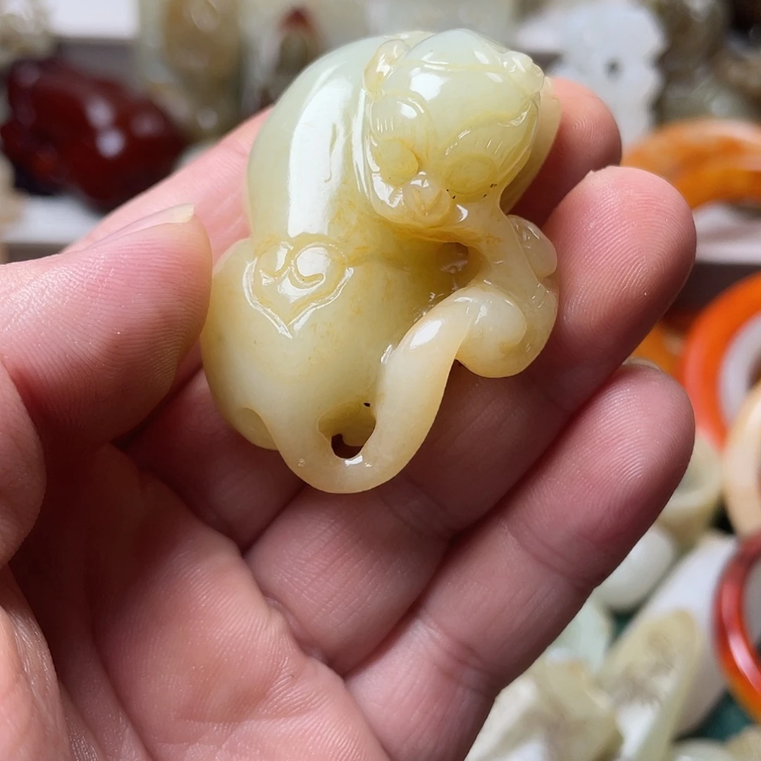 朱***其颈饰未镶嵌和田玉