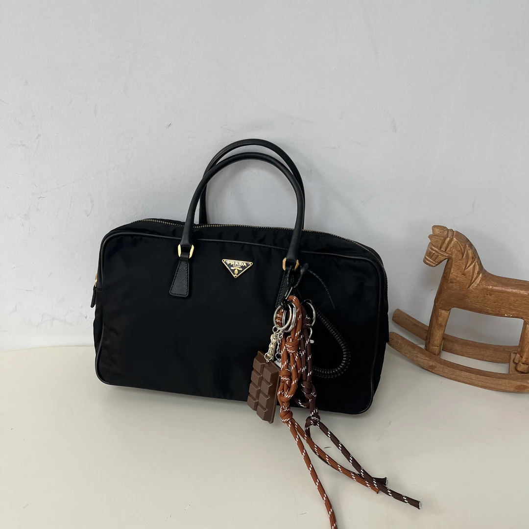 95新 Prada/普拉达 黑金降落伞plume手提包