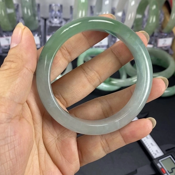 翡翠未镶嵌手镯翡翠未镶嵌手镯