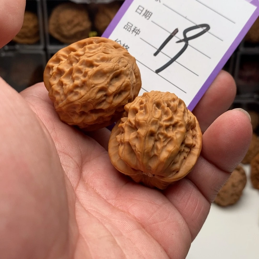 读****生40全品黄松峪元宝一对