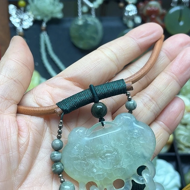 未镶嵌蛇纹石玉颈饰