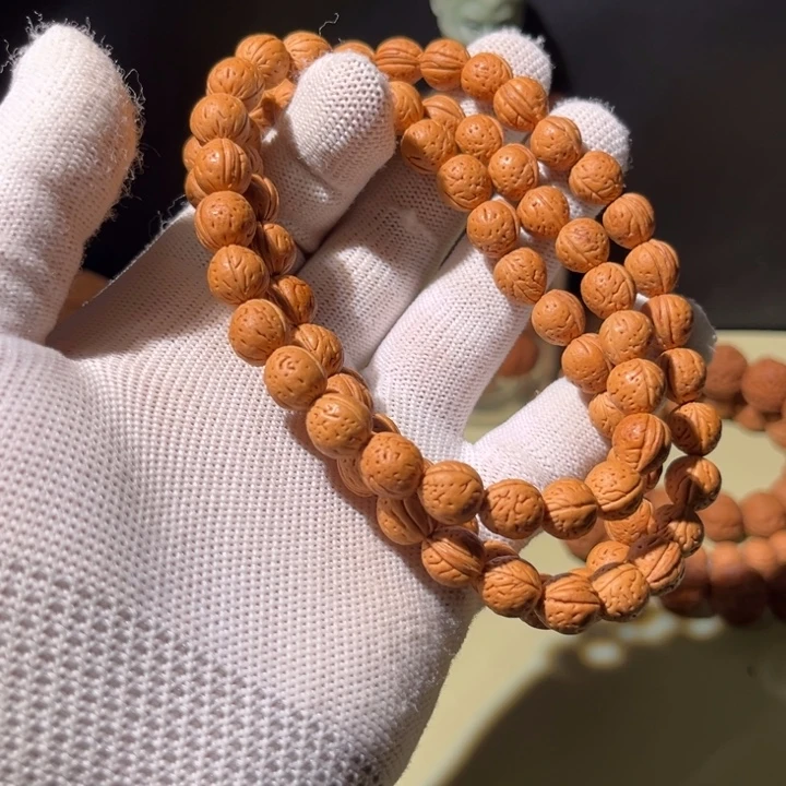 手串文玩核桃…………43