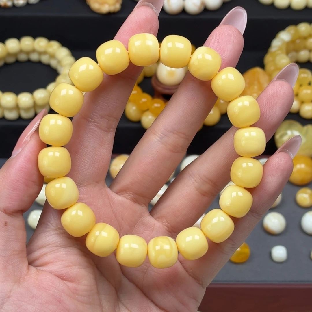 琥珀未镶嵌颈饰同料焦皮小年份小奶豆 18.8g