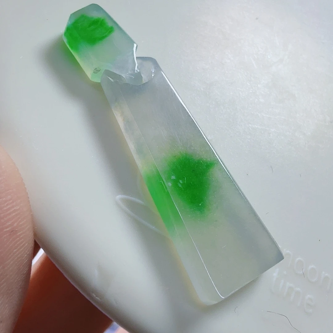 翡翠未镶嵌颈饰无事牌