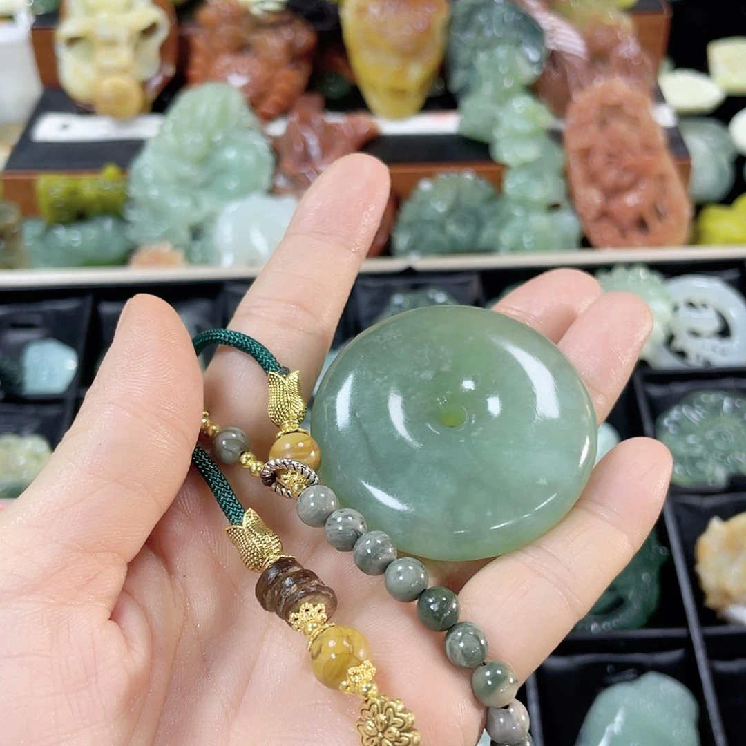 蛇纹石玉颈饰未镶嵌