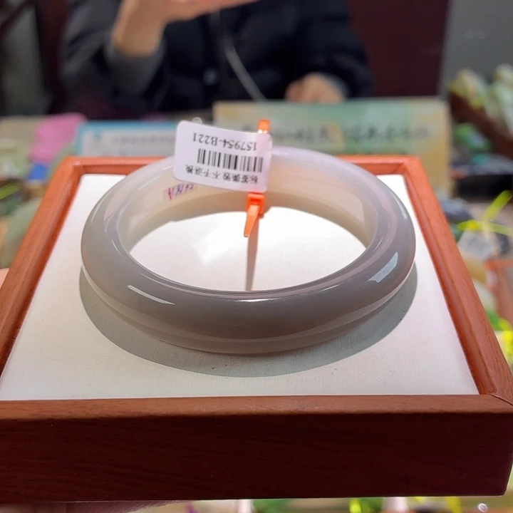 和田玉未镶嵌手镯21。 56