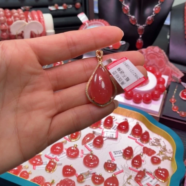 菱锰矿（红纹石）18K金镶嵌颈饰