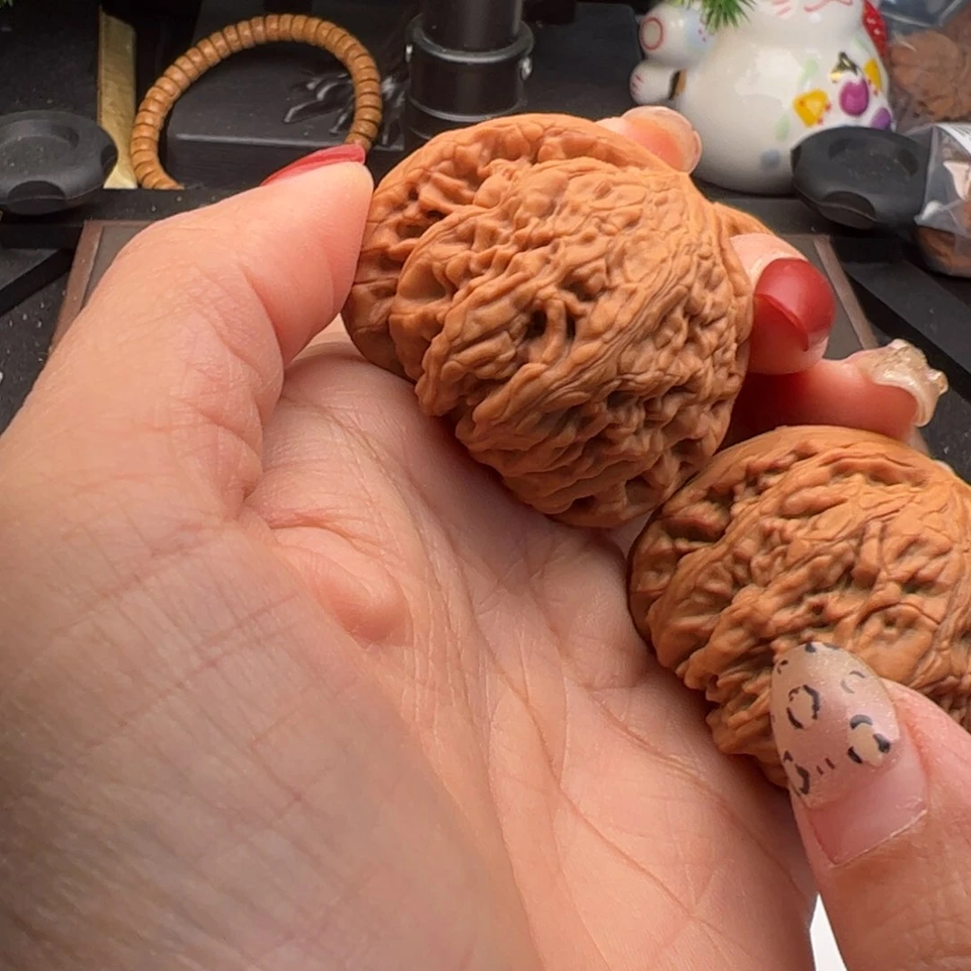 文玩核桃吊坠滢虎头王44