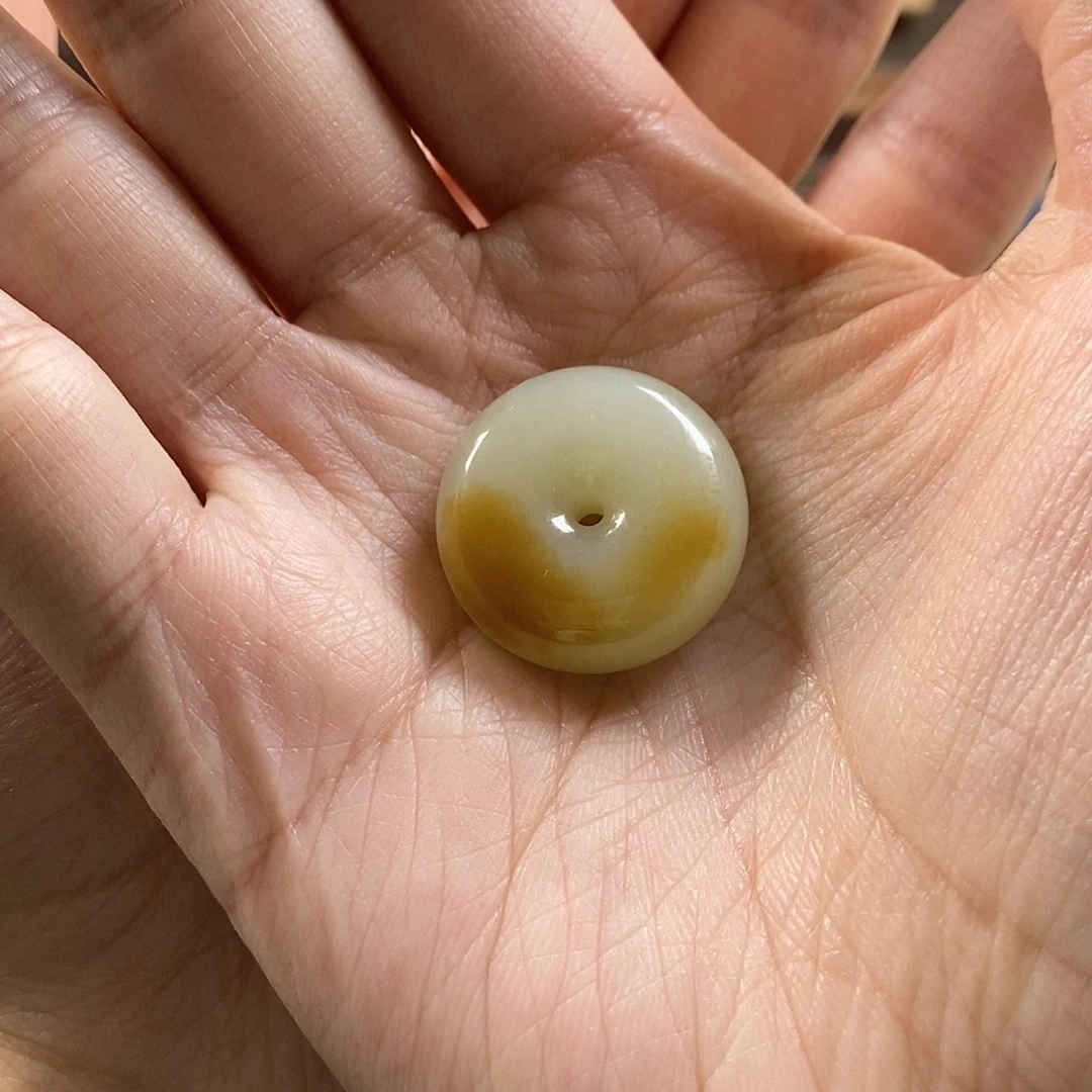 耕***家和田玉未镶嵌颈饰