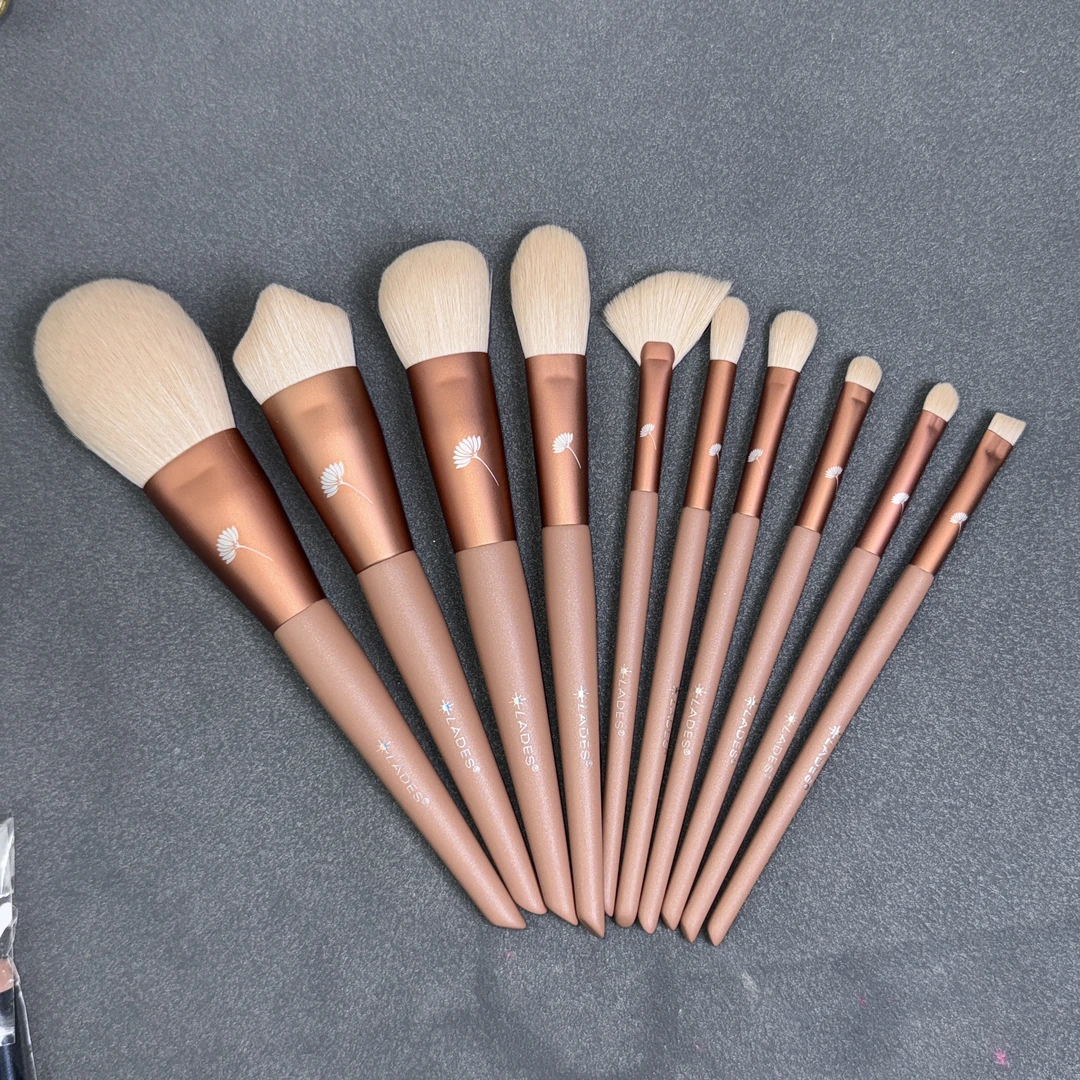 化妆刷套装新手化妆工具眼影刷散粉刷腮红刷修容刷软毛沧州化妆刷