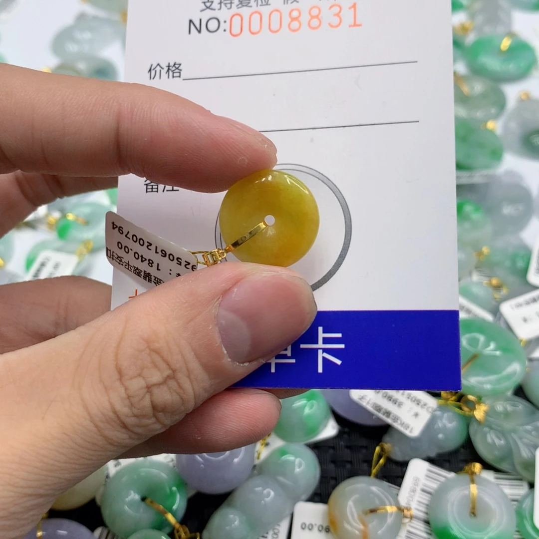 翡翠18K金镶嵌颈饰平安