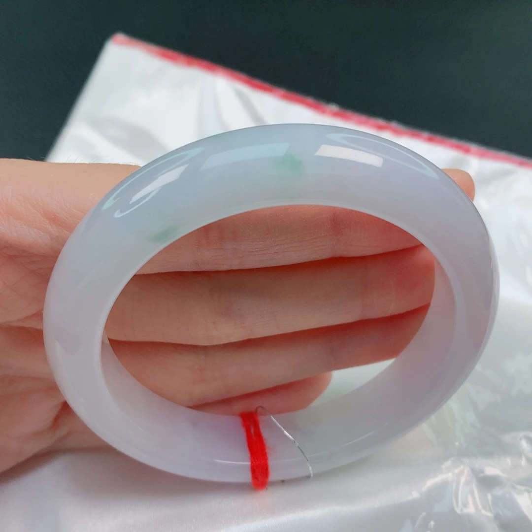 翡翠手镯未镶嵌56.6正圈，淡粉调胶润