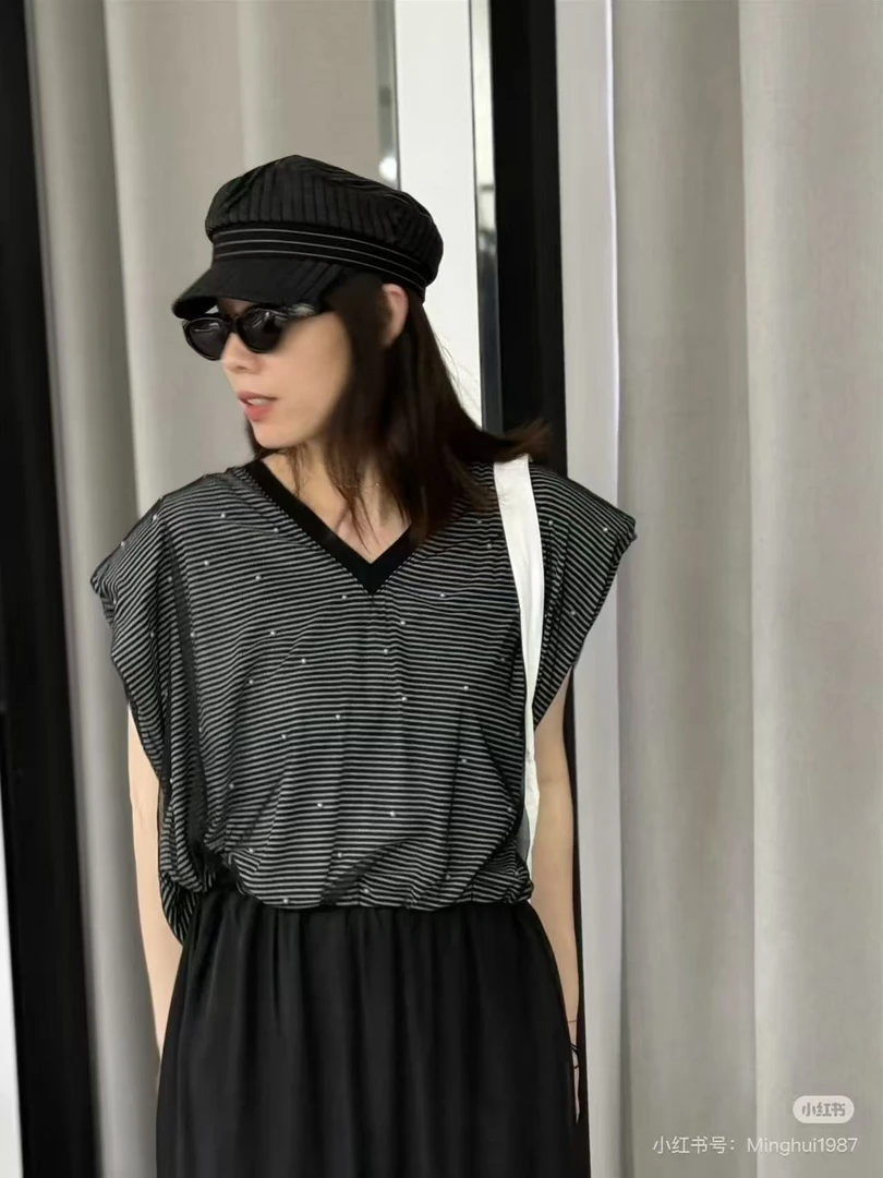 【7237】贝#设计感网纱拼接V领无袖上衣