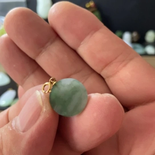 翡翠18K金镶嵌颈饰万能扣