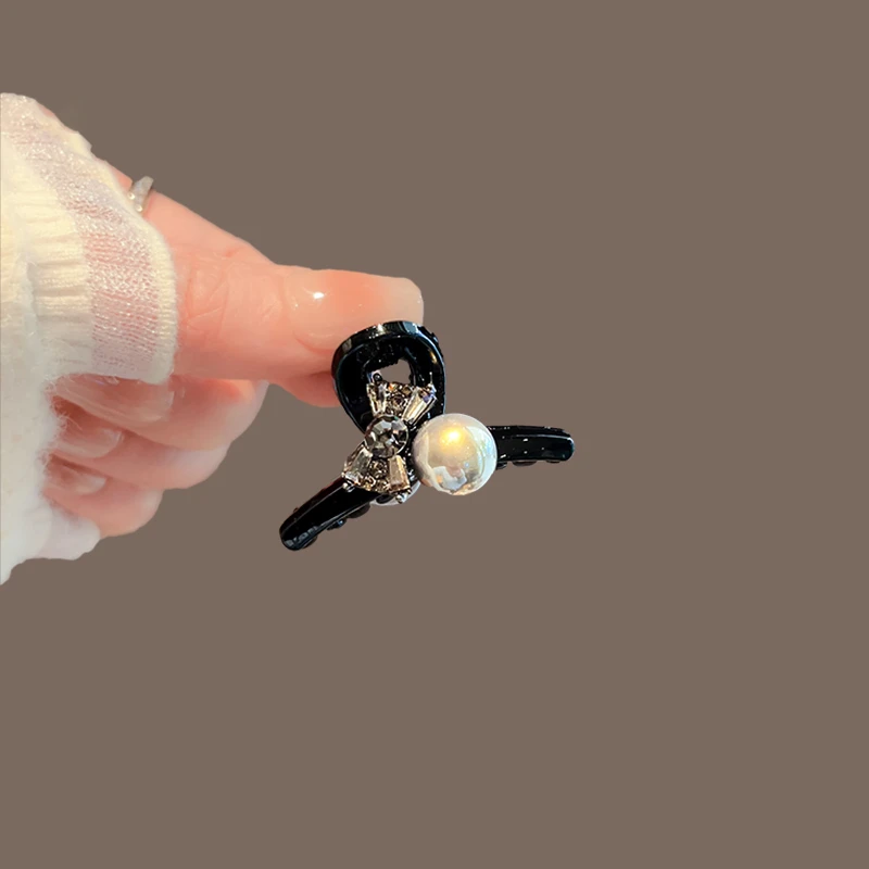 精致水钻高级感公主头抓夹小号八字刘海夹2024新款发量少珍珠发夹