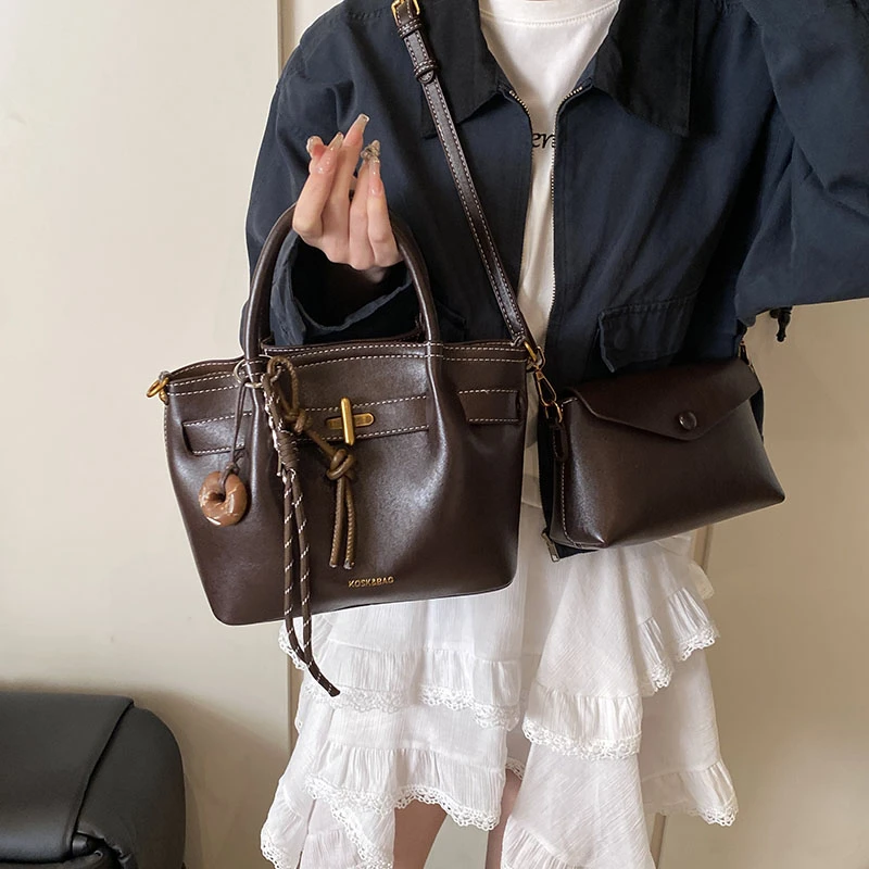 高级感复古水桶包女2025新款百搭菜篮子手提包小众通勤单肩斜挎包