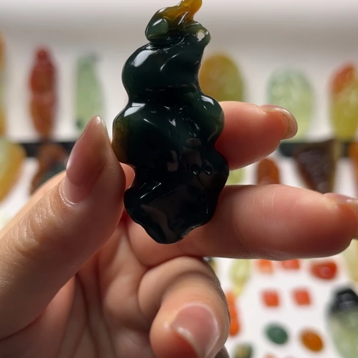 岫玉未镶嵌颈饰岫玉