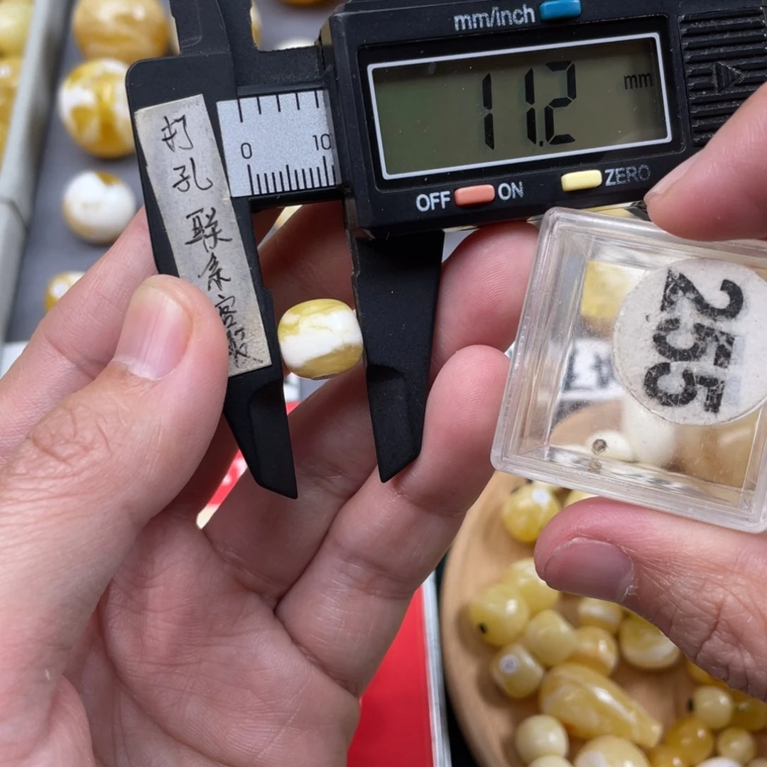 蜜蜡珠宝奇石未镶嵌