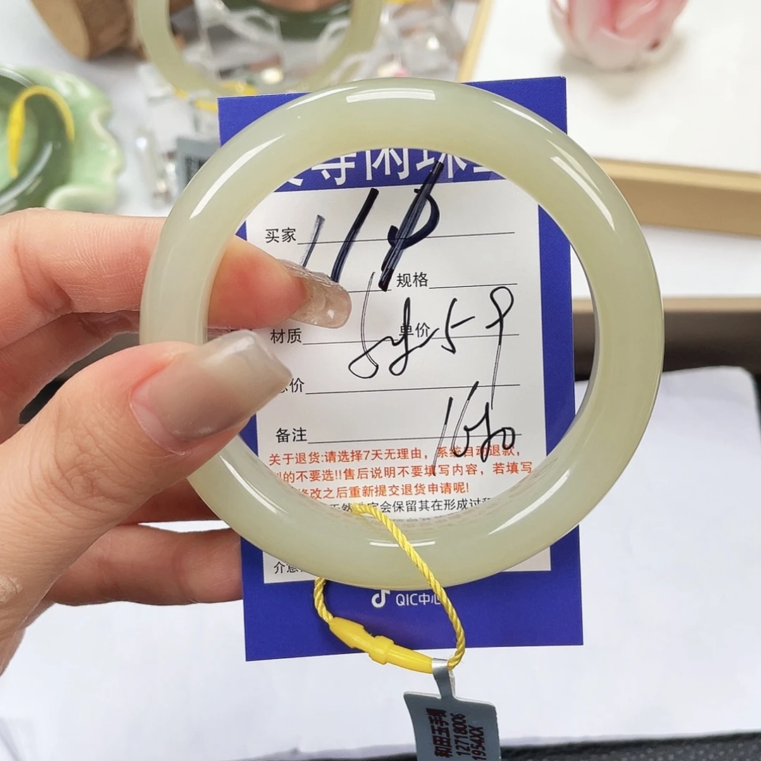 和田玉未镶嵌手镯