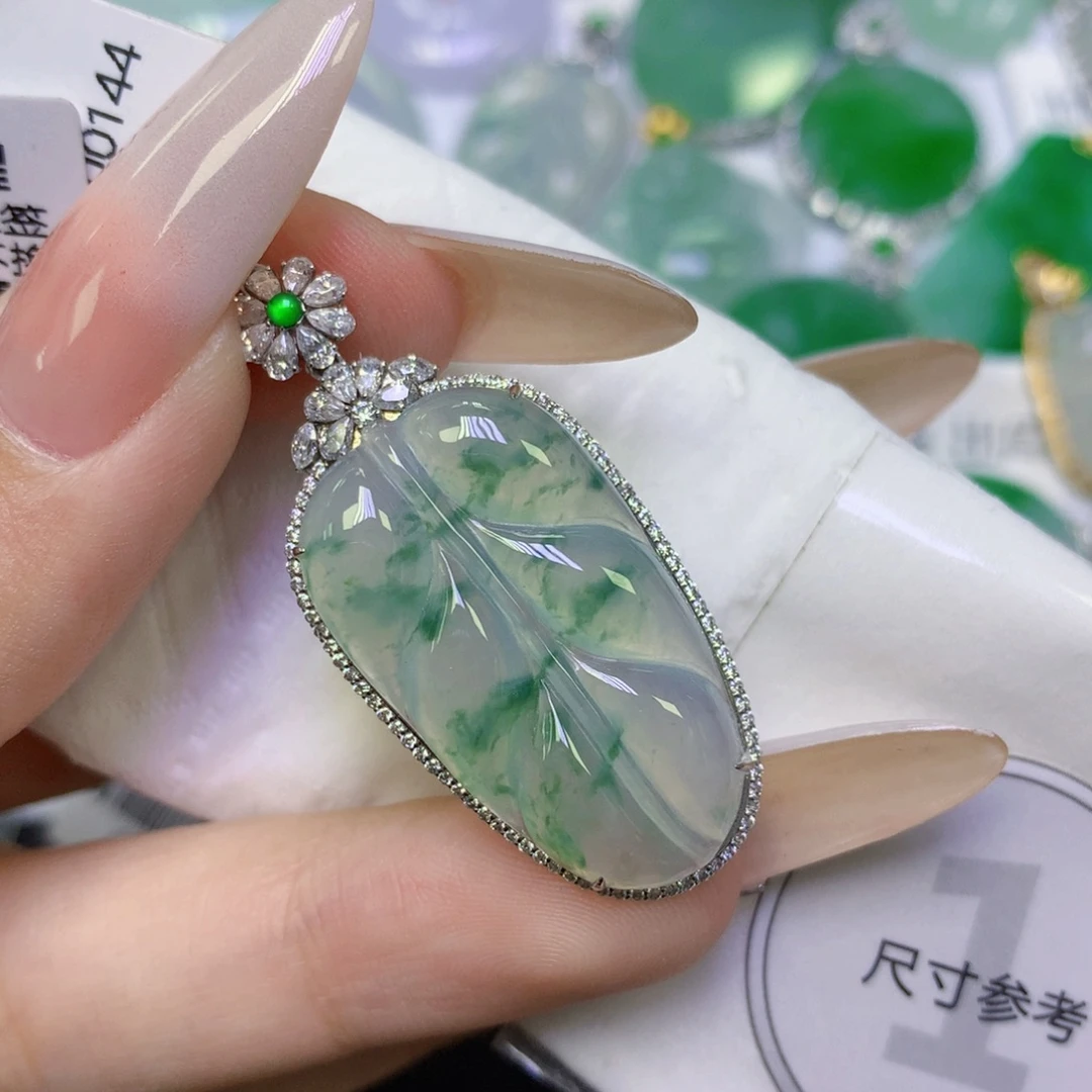 翡翠18K金镶嵌颈饰天然缅甸翡翠a货百元以上9元证书费自理