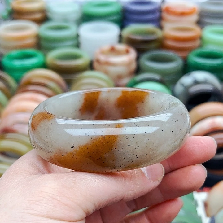 未镶嵌手镯（圆镯）石英质玉