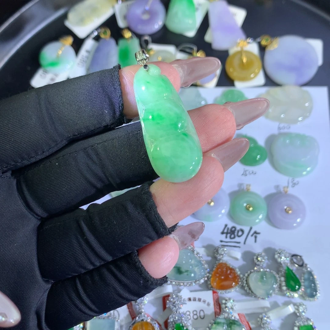翡翠18K金镶嵌吊坠(不含链)豆子