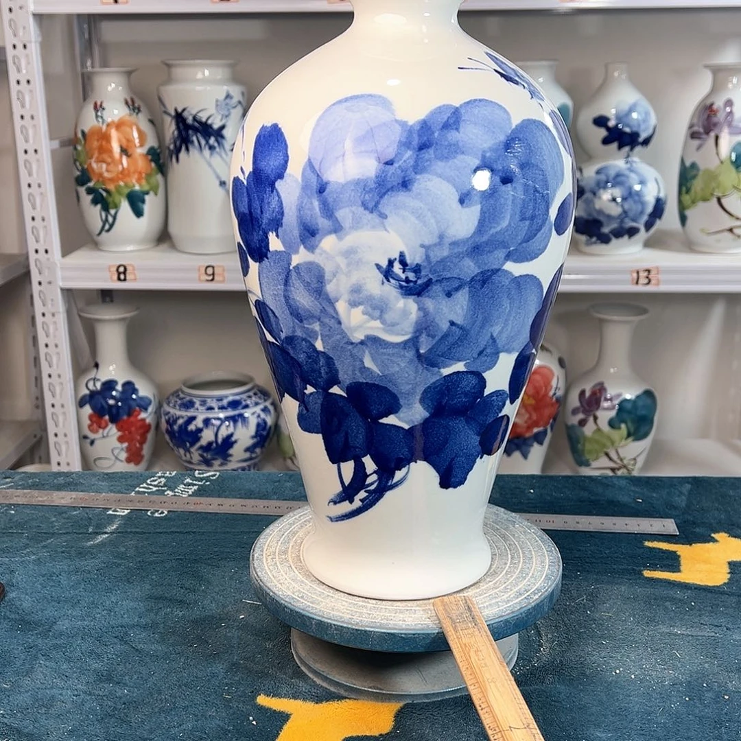 摆件景德镇陶瓷梅青牡