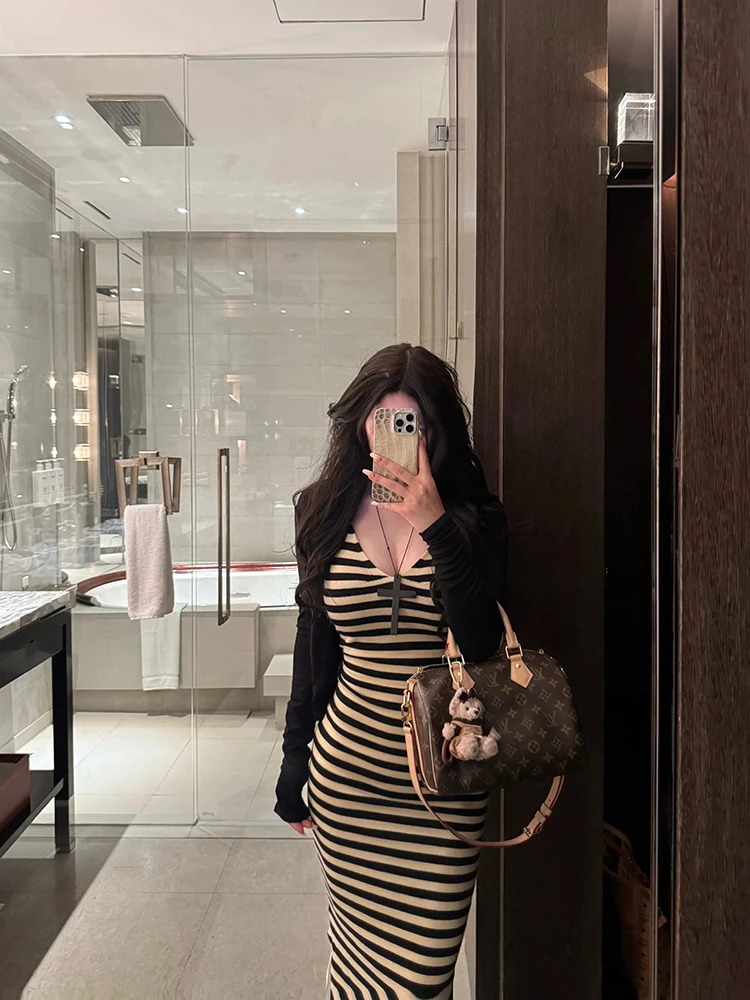 性感v领撞色条纹修身吊带连衣裙女夏季纯欲气质包臀裙针织长裙子