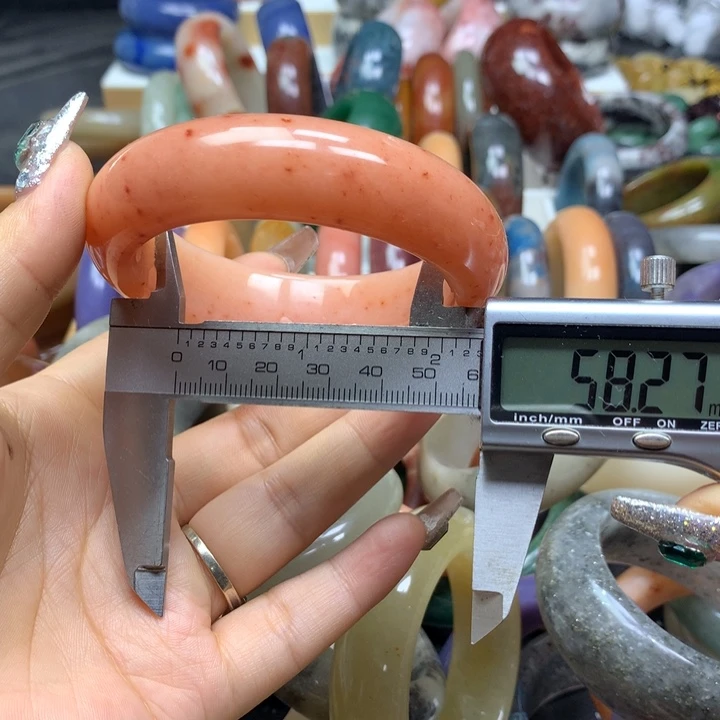 未镶嵌手镯石英质玉