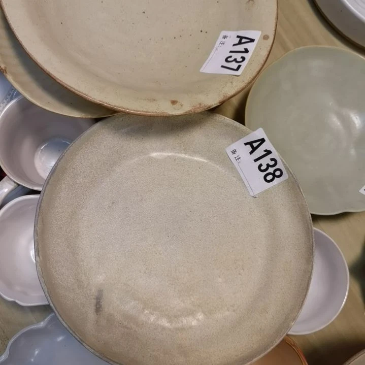 瓷片微瑕粗陶九寸深盘一个  九寸草帽深盘一个