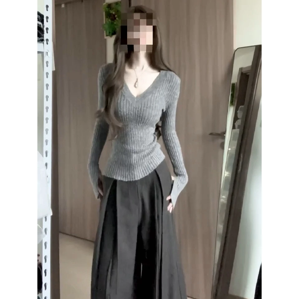 早秋灰色V领针织打底衫女款修身显瘦百搭纯欲辣妹正肩女上衣百搭