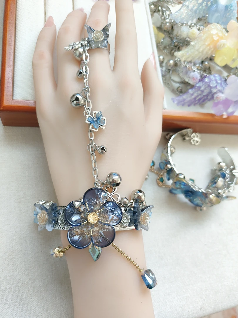 琉璃手链 琉璃仿水晶原创手链手镯戒指一体复古重工蝴蝶铃铛百搭