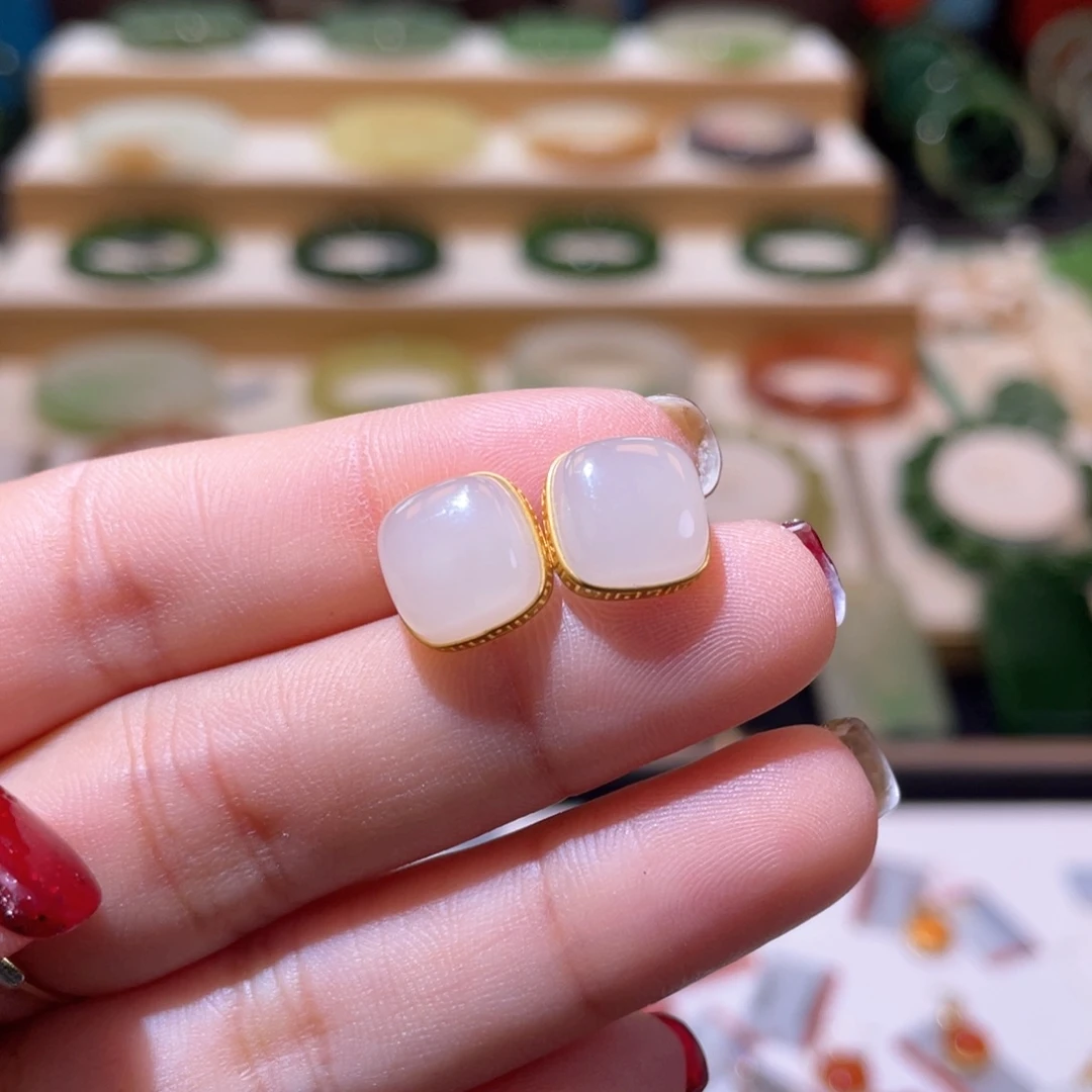 和田玉高品18Ｋ藕粉耳钉18K金镶嵌