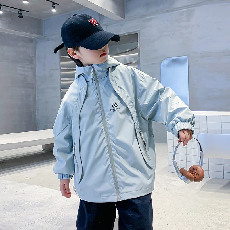 男大童春秋户外登山冲锋衣外套2025新款儿童男孩秋季痞帅工装夹克