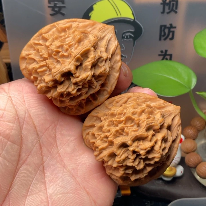 文玩核桃吊坠帝王50全品66克