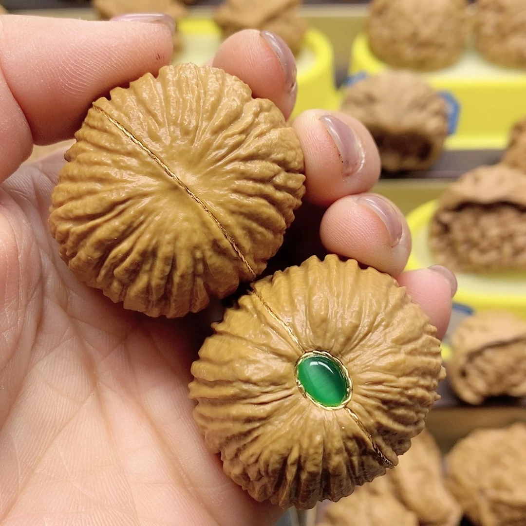 文玩核桃吊坠金丝猴头元宝