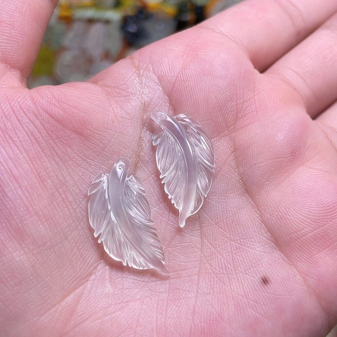 在***鹅蛇纹石玉未镶嵌吊坠