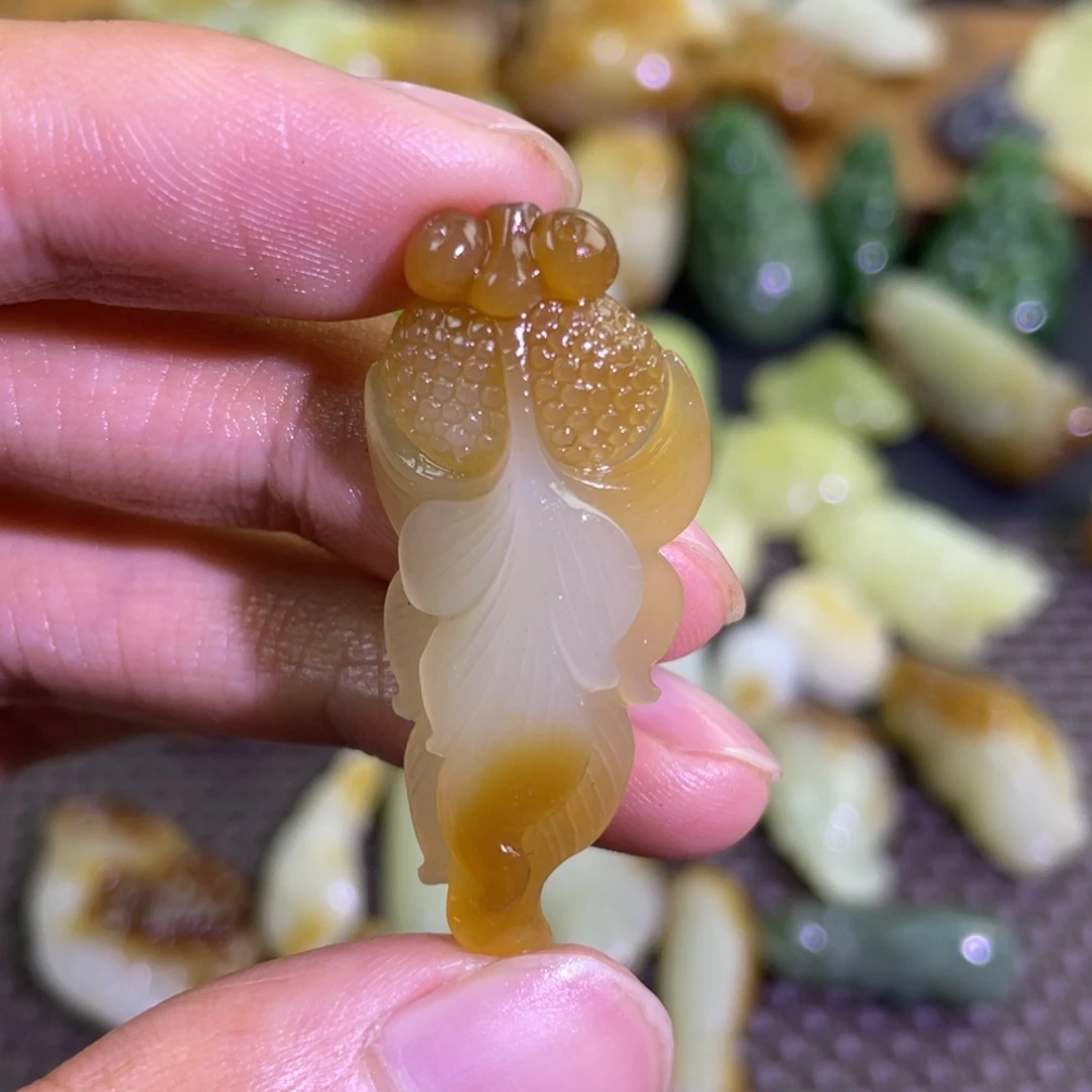 颈饰未镶嵌和田玉糖白小锦鲤年年有鱼