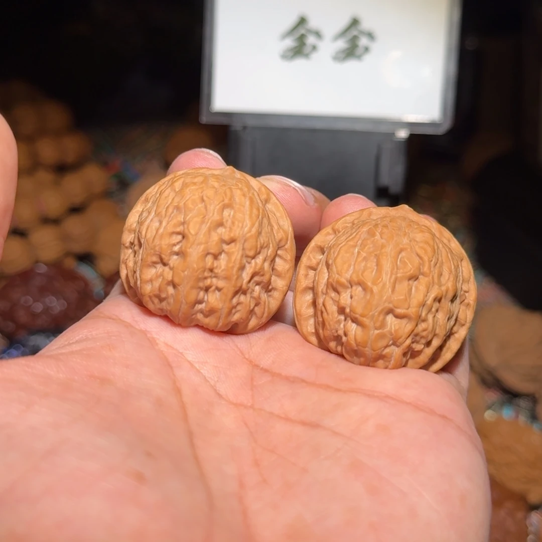 文玩核桃把件1296乾隆磨，尺寸36 37 34