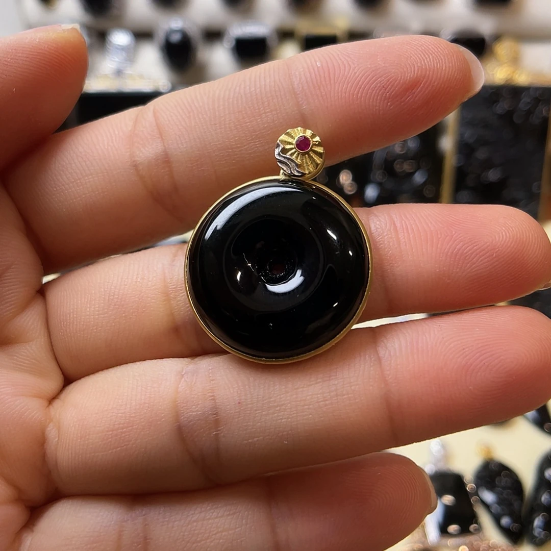 *****翡翠18K金镶嵌颈饰