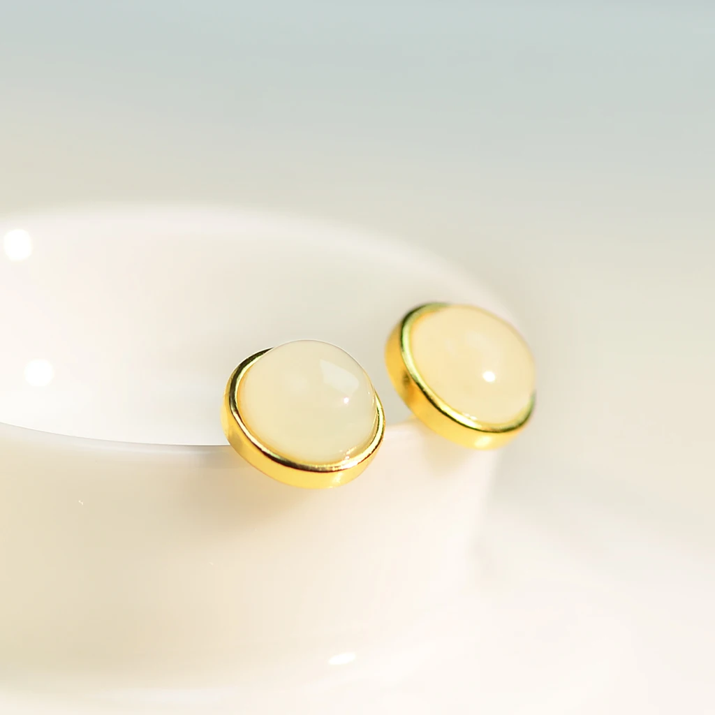 正宗和田玉蜂蜜水S925银镀金镶嵌圆耳钉简约防过敏送养耳洞小巧