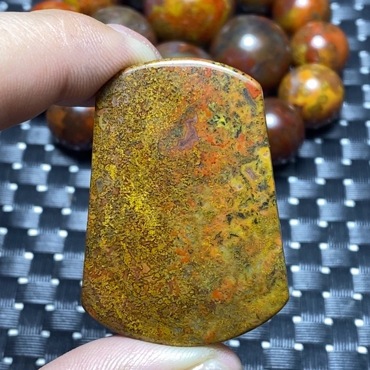 玛瑙/玉髓颈饰未镶嵌好**运
