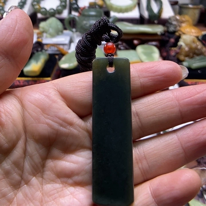 吊坠(赠链)未镶嵌岫岩老玉（透闪石质玉）